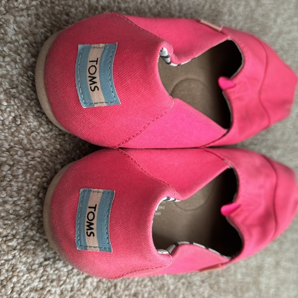 Toms - Picture 2 of 7